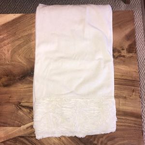 NWOT White Textured Bath Towel